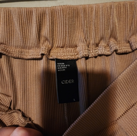 NWOT Cider shorts brown size L - Picture 2 of 3